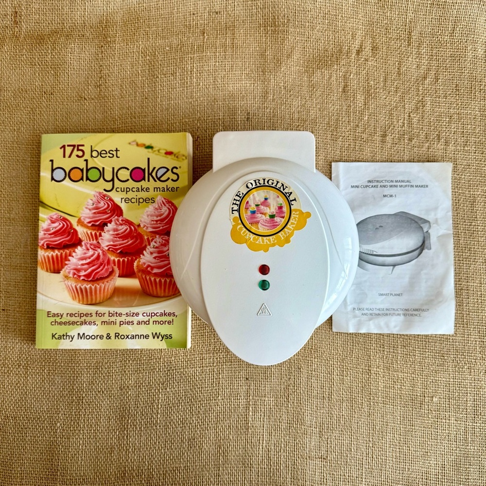 BABYCAKES Cupcake Maker with Babycake Recipe Book containing 175 Best Recipes